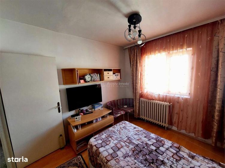 Apartament cu 3 camere decomandat în Piața