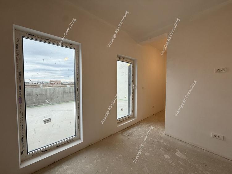 Duplex cu 4 camere cu Canalizare în Giarmata