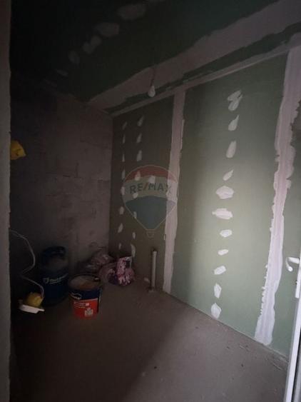 Casă cu 3 camere cu Teren 1179 Mp în Fierbinți-Târg