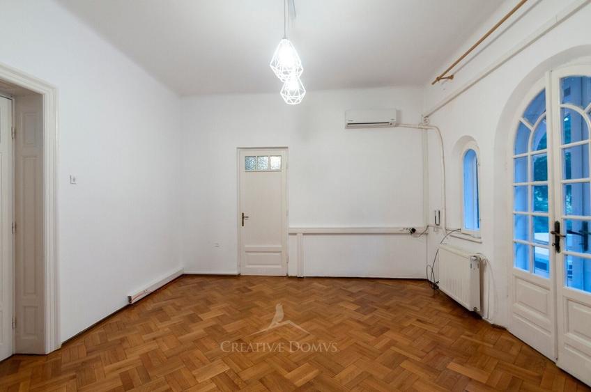 Apartament cu 3 camere semidecomandat în Domenii