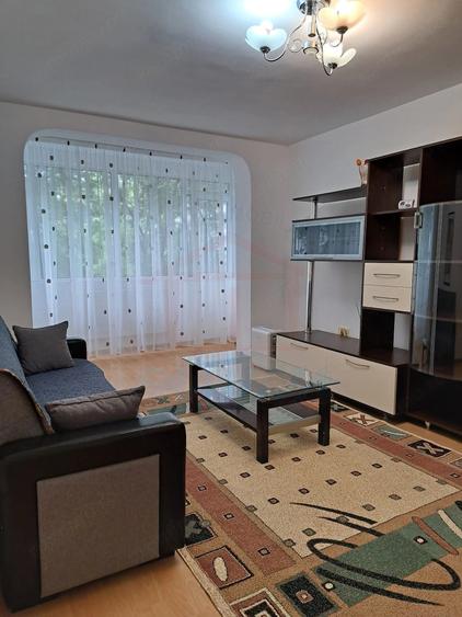 Apartament cu 2 camere semidecomandat în Micro 19