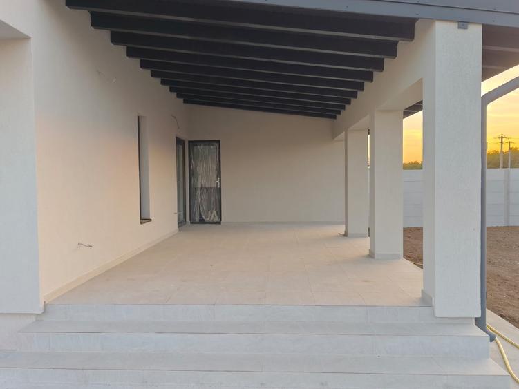 Casă individuală cu 4 camere cu Teren 484 Mp în Bâcu