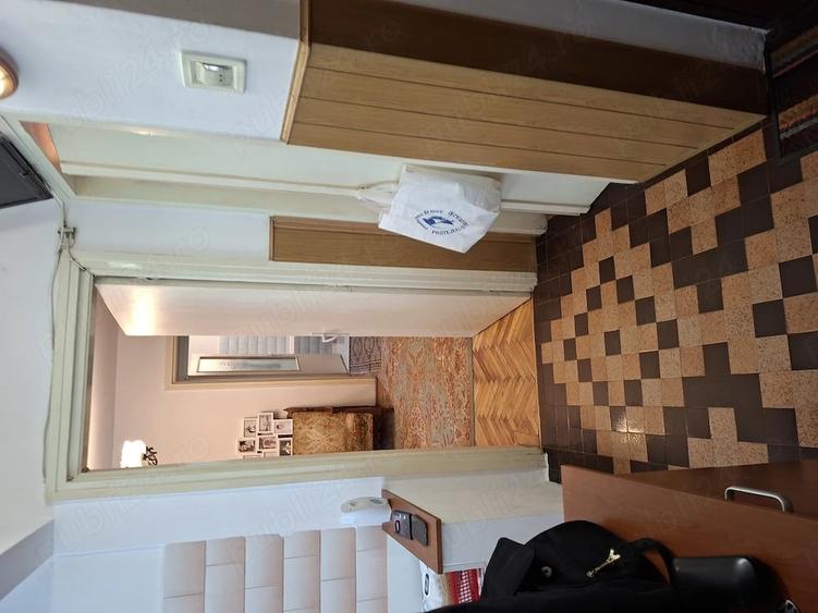 Apartament cu 3 camere semidecomandat în Exterior Vest