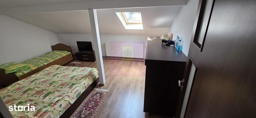 Casă cu 8 camere cu Teren 500 Mp în Castelul Peleș