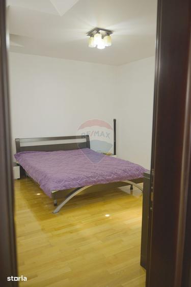 Casă cu 7 camere cu Teren 3093 Mp în Girov