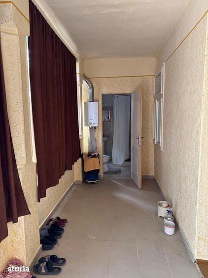 Casă cu 6 camere cu Teren 2271 Mp în Livezile