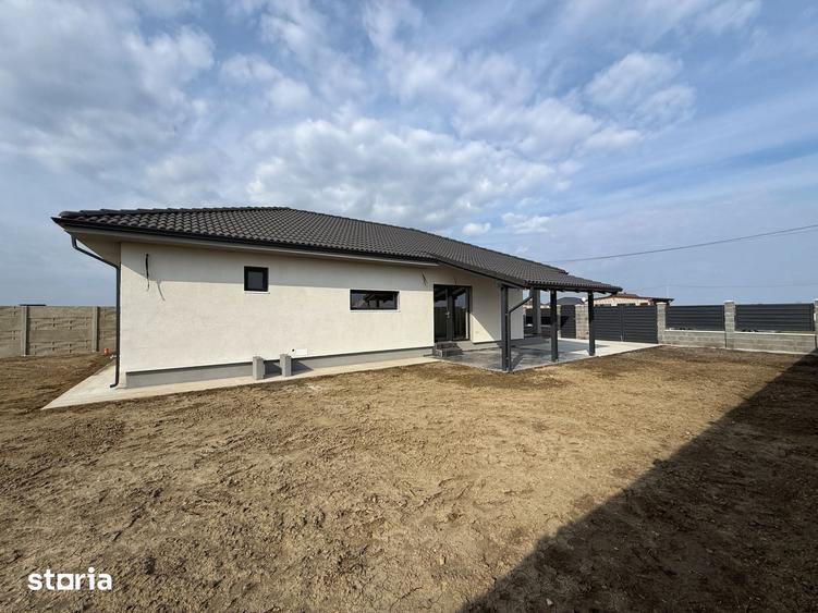 Casă cu 4 camere cu Teren 580 Mp în Sânmihaiu Român