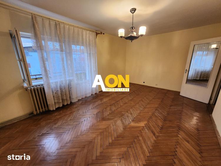Apartament cu 3 camere în Cetate