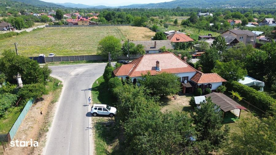 Casă cu Teren 1000 Mp în Stâlpeni
