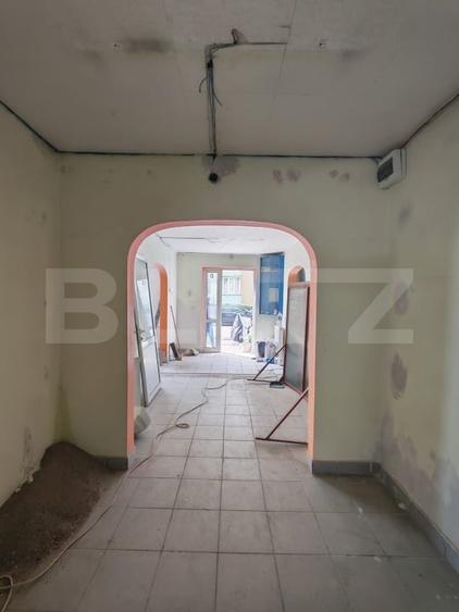 Birou, de 49.860000610352 mp, în Sud-Est