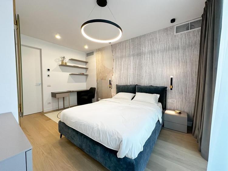 Apartament cu 4 camere semidecomandat în Arcul de Triumf