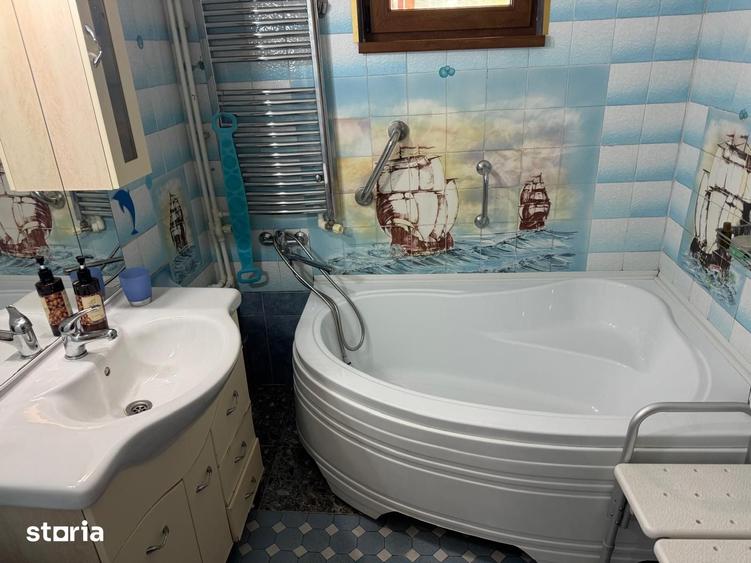 Casă cu 5 camere cu Teren 520 Mp în Vlădești