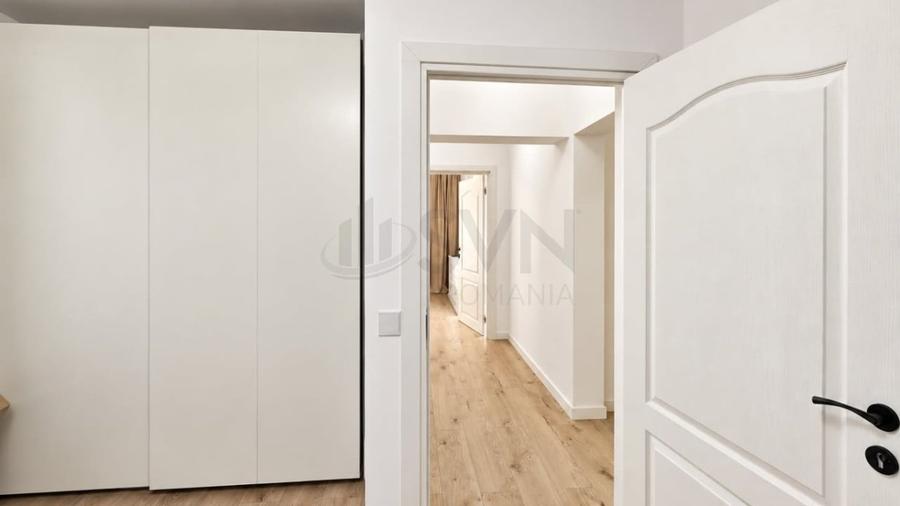 Apartament cu 3 camere semidecomandat, mobilat în Obor