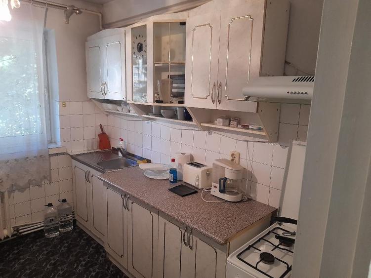 Apartament cu 3 camere decomandat în Progresul
