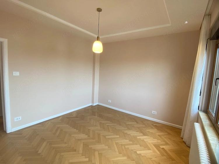 Apartament cu 4 camere decomandat în Central