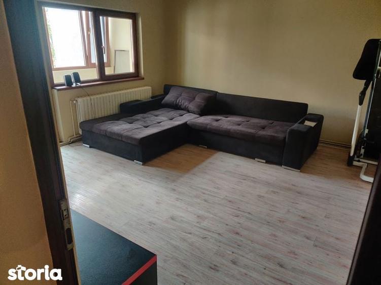 Apartament cu 3 camere decomandat în Micro 2