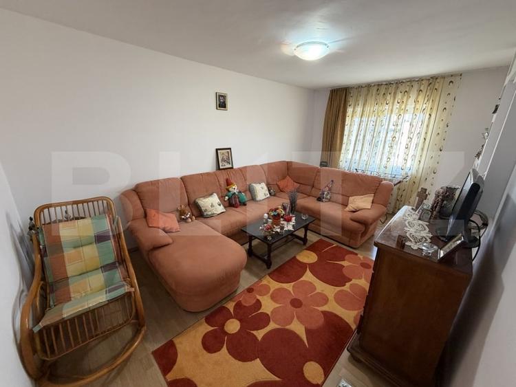 Apartament cu 3 camere decomandat, mobilat în 9 Mai