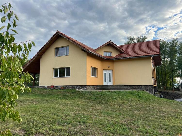 Casă individuală cu 6 camere cu Teren 5700 Mp în Cicârlău
