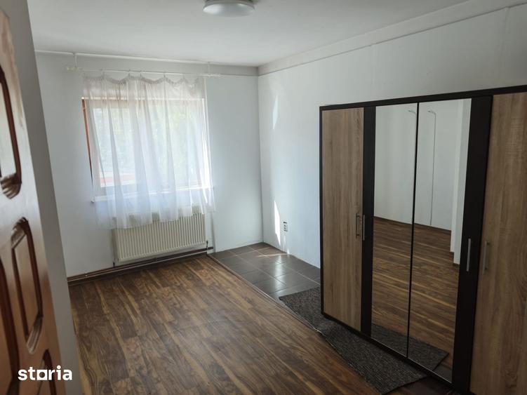 Casă cu 6 camere cu Teren 400 Mp în Calea București