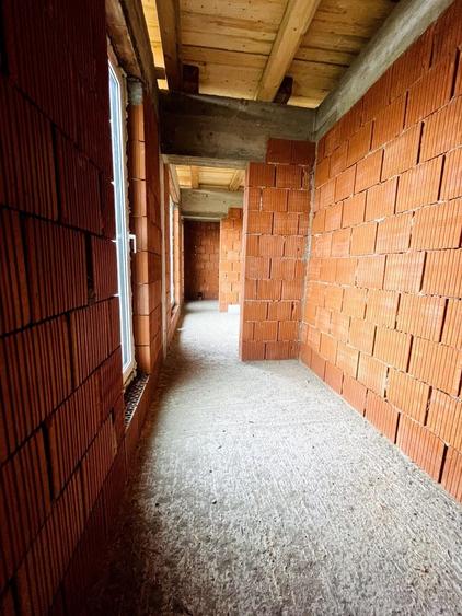 Casă individuală cu 4 camere cu Canalizare în Paleu