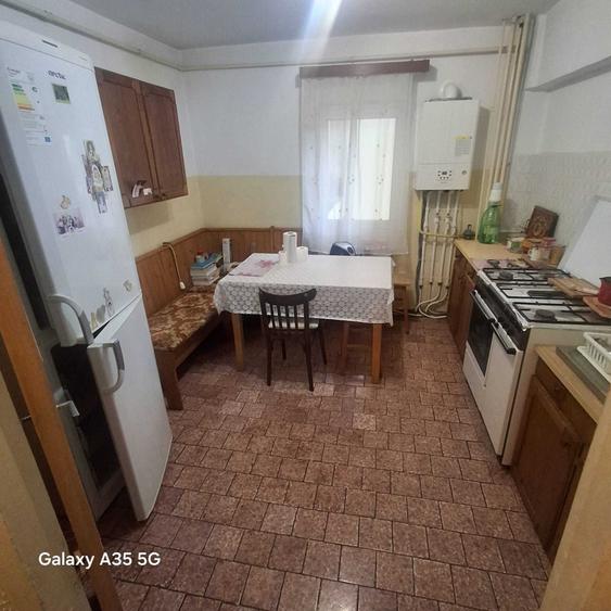 Apartament cu 4 camere decomandat, mobilat în Central