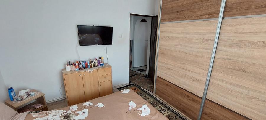 2 camere decomandat -Etaj 3 -Centrala -Renovat - 3