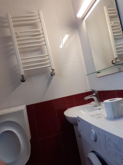 Garsonieră decomandată în Casa de Cultură
