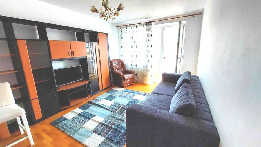 Apartament cu 3 camere semidecomandat, mobilat în Tineretului