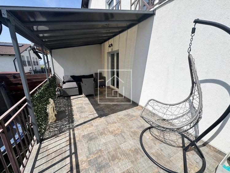 Duplex cu 4 camere cu Canalizare în Roșia