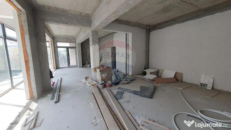 Spațiu comercial, de 91 mp, în Central