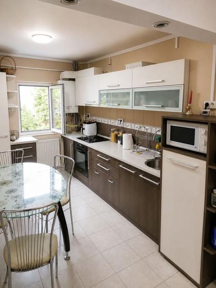 Apartament cu 4 camere decomandat în Bucovina