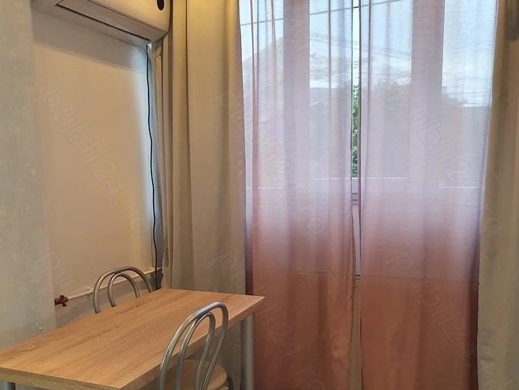 Garsonieră decomandată în Costin Georgian