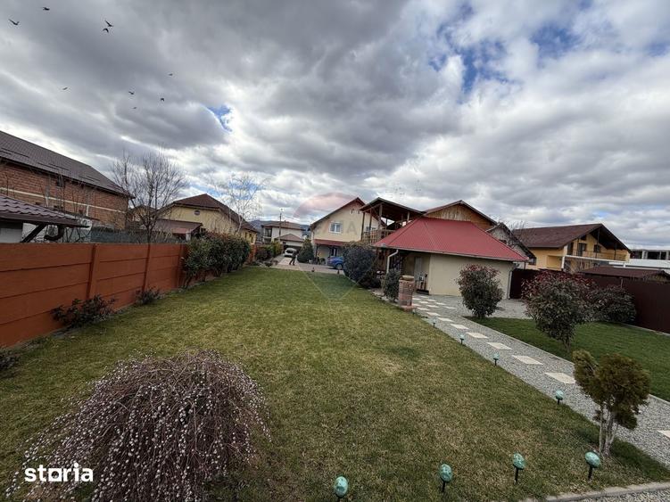 Casă cu 5 camere cu Teren 999 Mp în Central