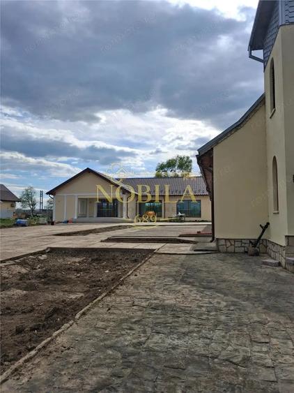 Spațiu comercial, de 900 mp, în Borzești