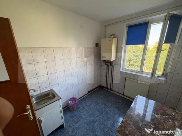 Apartament cu 2 camere semidecomandat în Craiovei