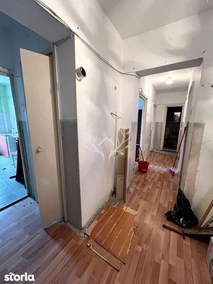 Apartament cu 3 camere decomandat în Între Lacuri