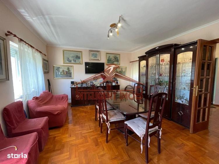 Casă cu 4 camere decomandat în Mândra