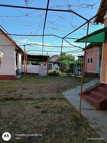 Casă cu 4 camere cu Teren 1300 Mp în Șicula