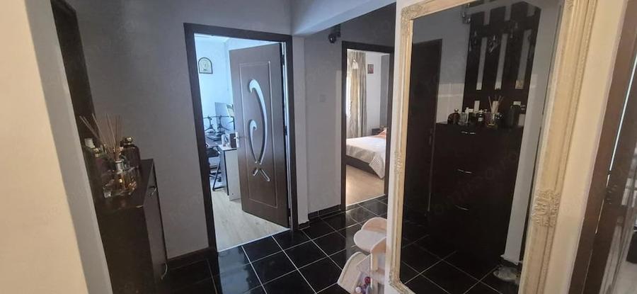 Apartament cu 3 camere decomandat în Găvana