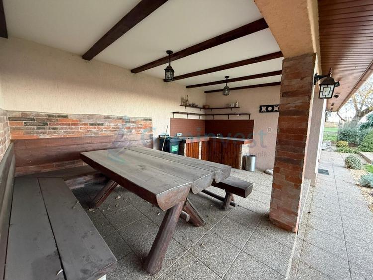 Casă individuală cu 4 camere cu Piscina în Sântandrei