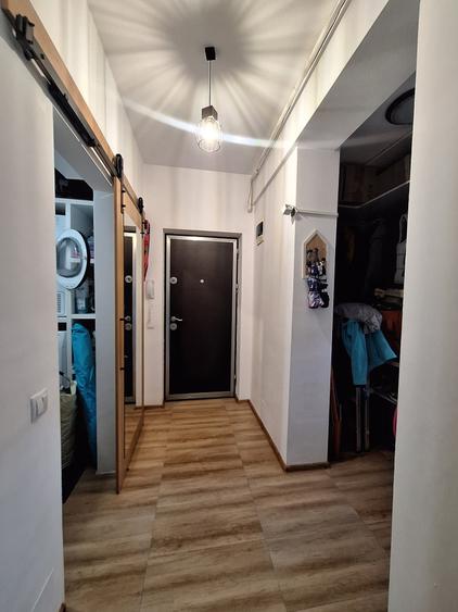 Apartament cu 3 camere semidecomandat, mobilat în Florești