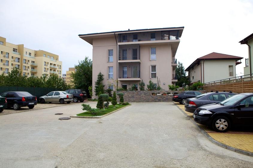 Apartament cu 5 camere decomandat, mobilat în Central