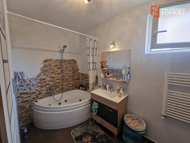 Duplex cu 4 camere cu Piscina în Ghiroda