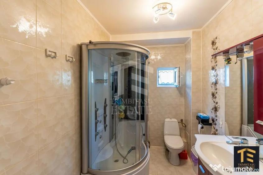 Casă cu 6 camere cu Teren 343 Mp în Central