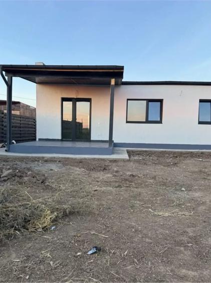 Casă individuală cu 4 camere cu Teren 700 Mp în Pielești