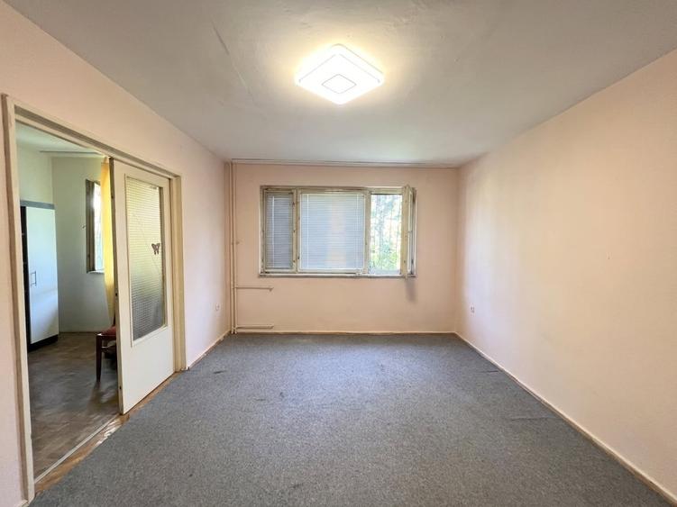 Apartament cu 2 camere nedecomandat în P-ța Doina