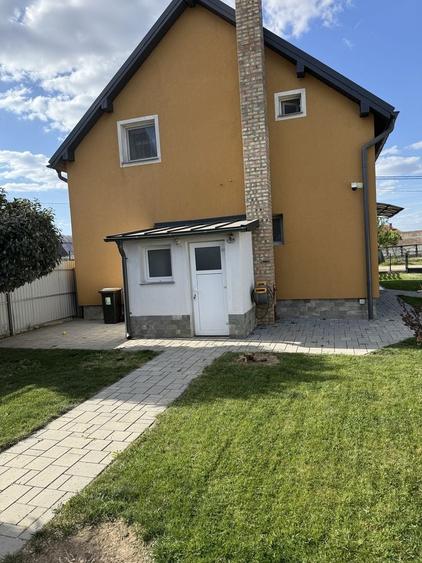 Casă cu 4 camere în Central
