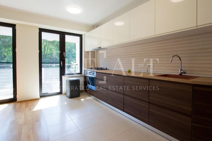 Apartament cu 4 camere semidecomandat, mobilat în Ștefan cel Mare