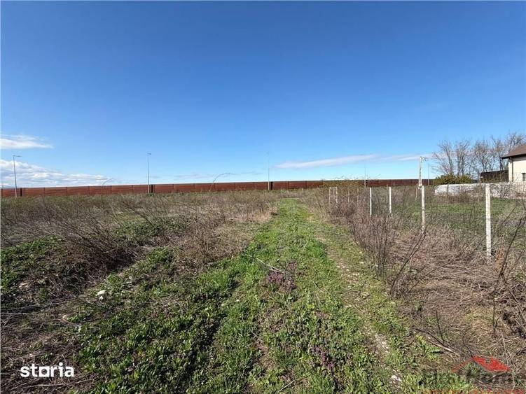 Teren de 700 mp, în Vânători