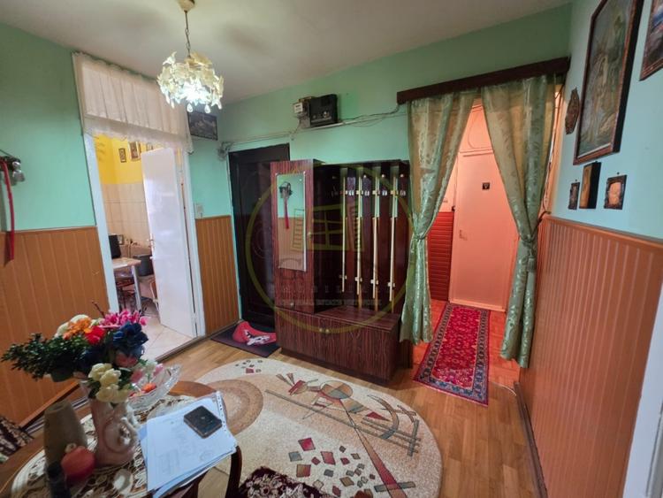 Apartament cu 4 camere decomandat în Hipodrom 3